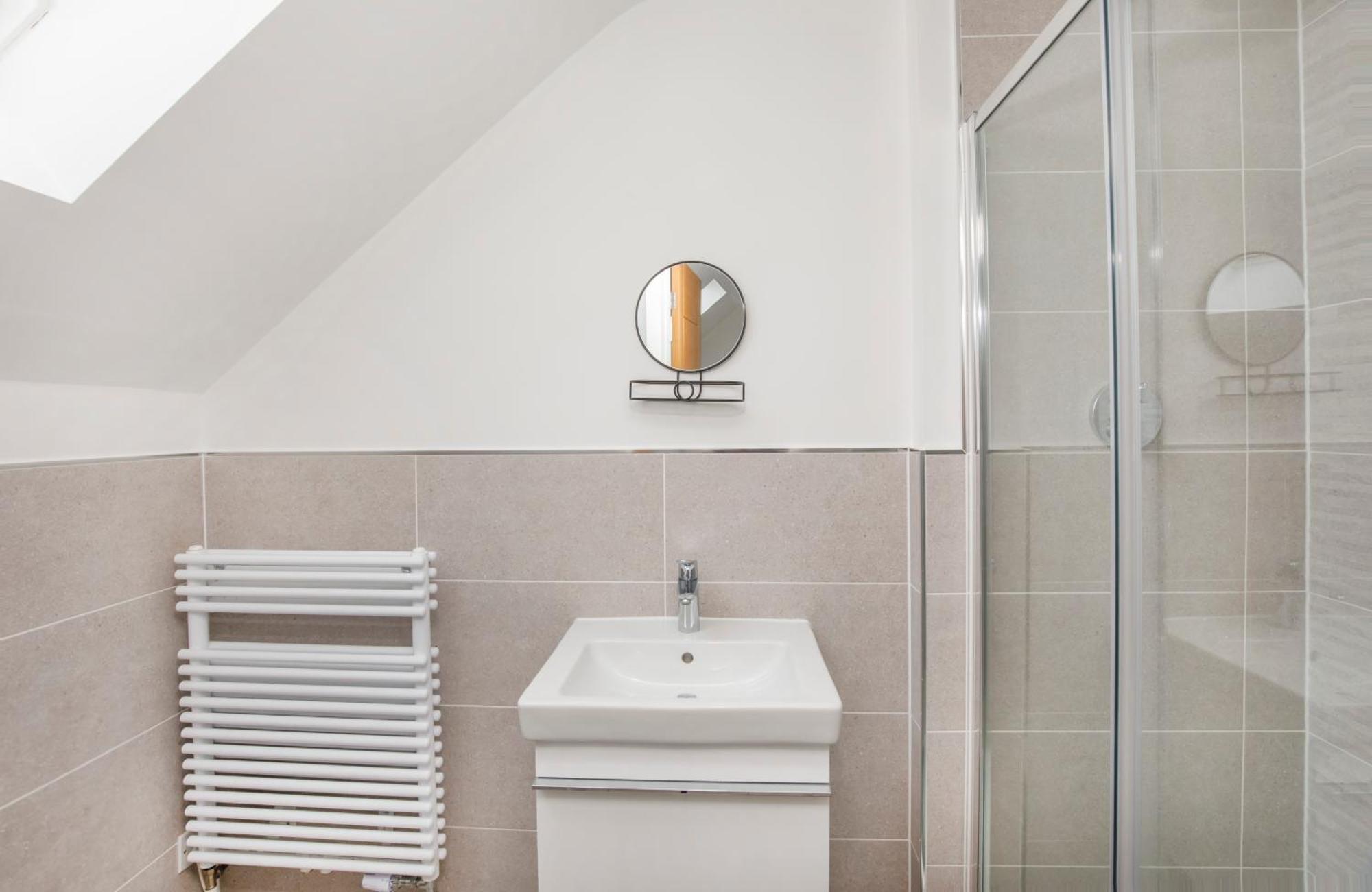 Mount Vale 4 Bedroom Luxury & Free Parking Holiday home *