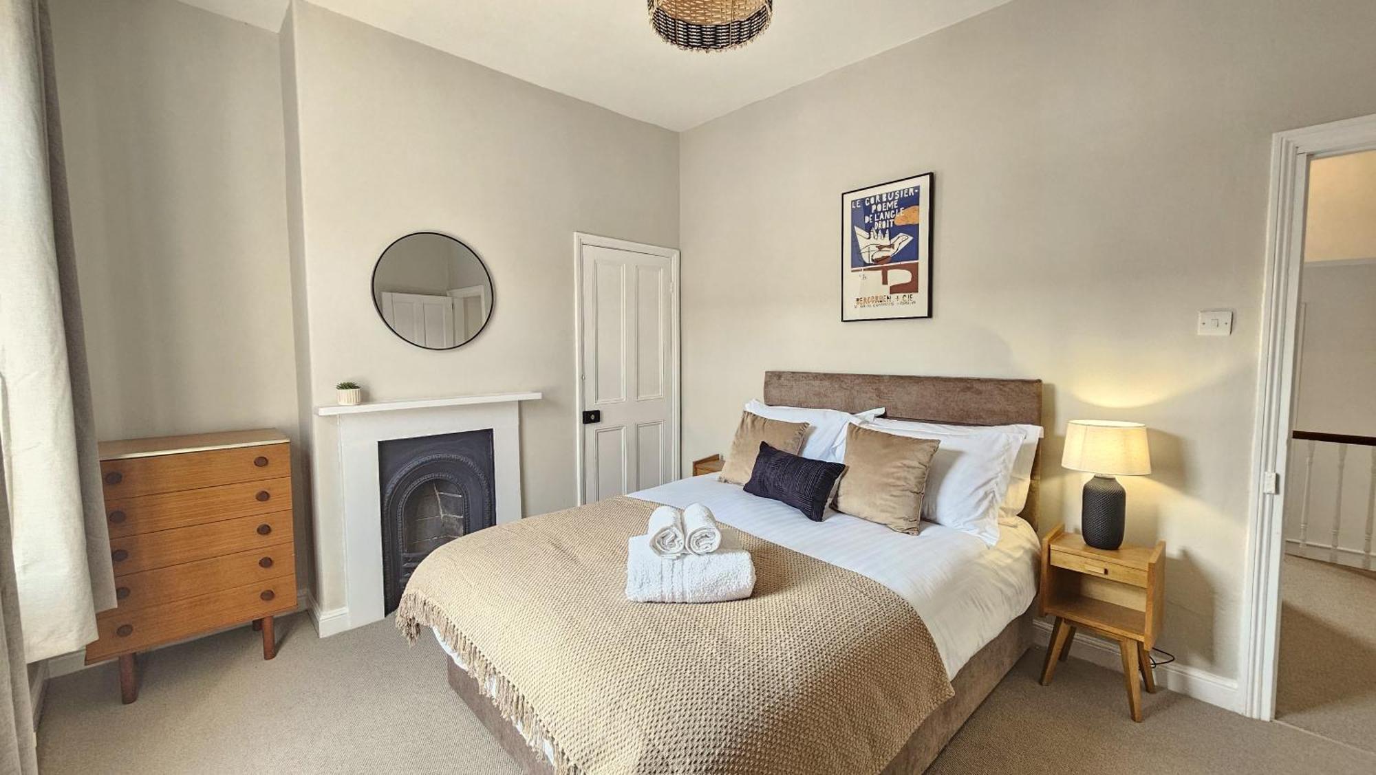 St Pauls Terrace - 2 Bed House Nr Train Station *