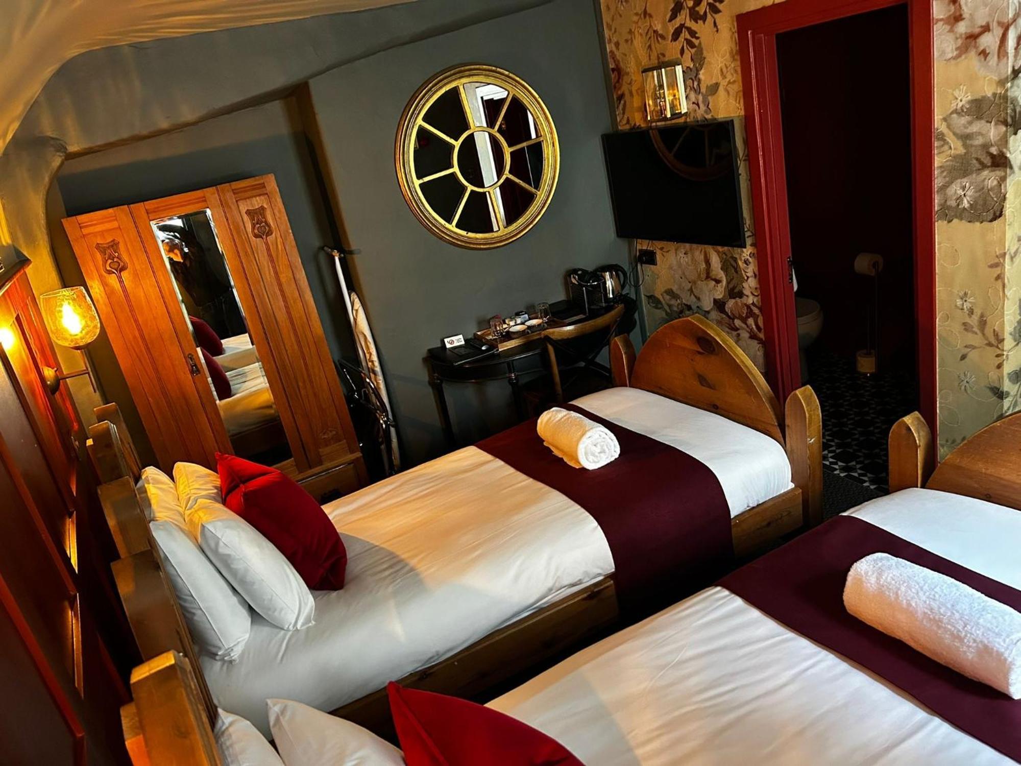 Hotel Golden Fleece 3*