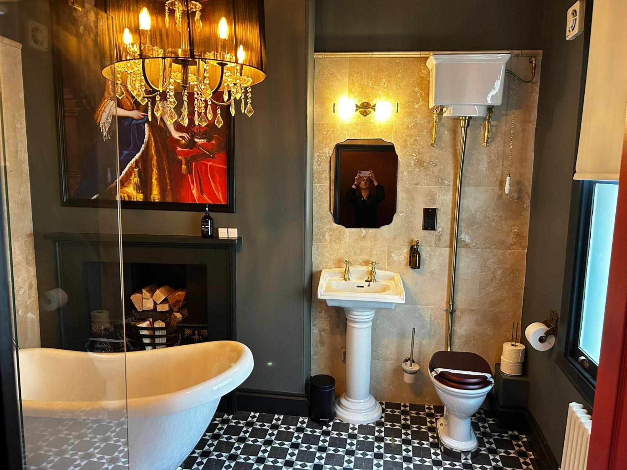 Golden Fleece Hotel