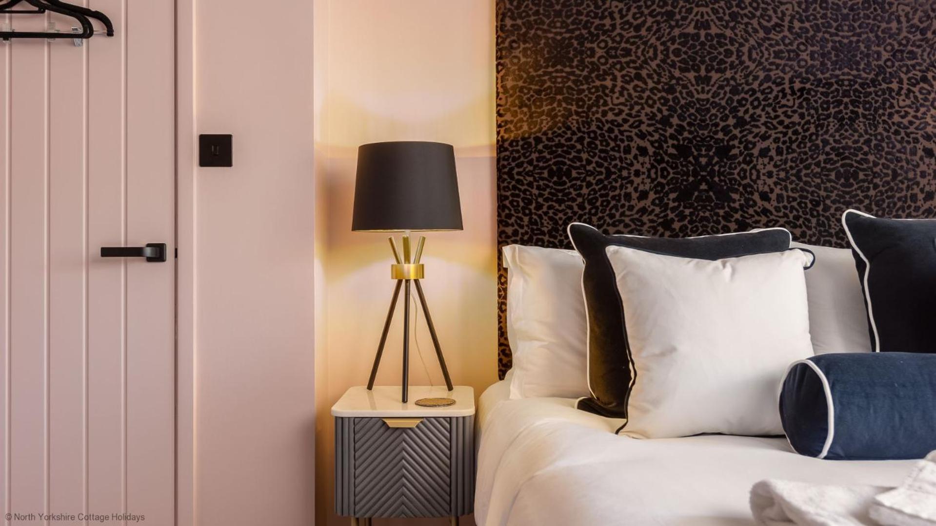 Dovecote House - Luxury Town House - Dog Friendly Holiday home *