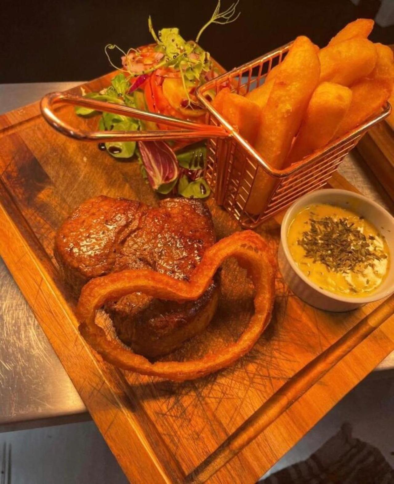 Hotel The Manor Pub And Steakhouse, Fridaythorpe, Driffield