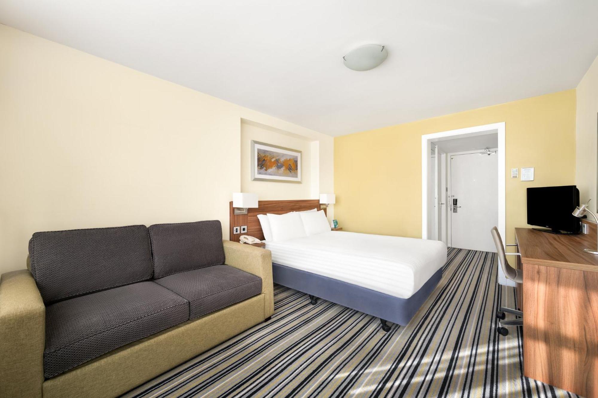 Hotel By Ihg