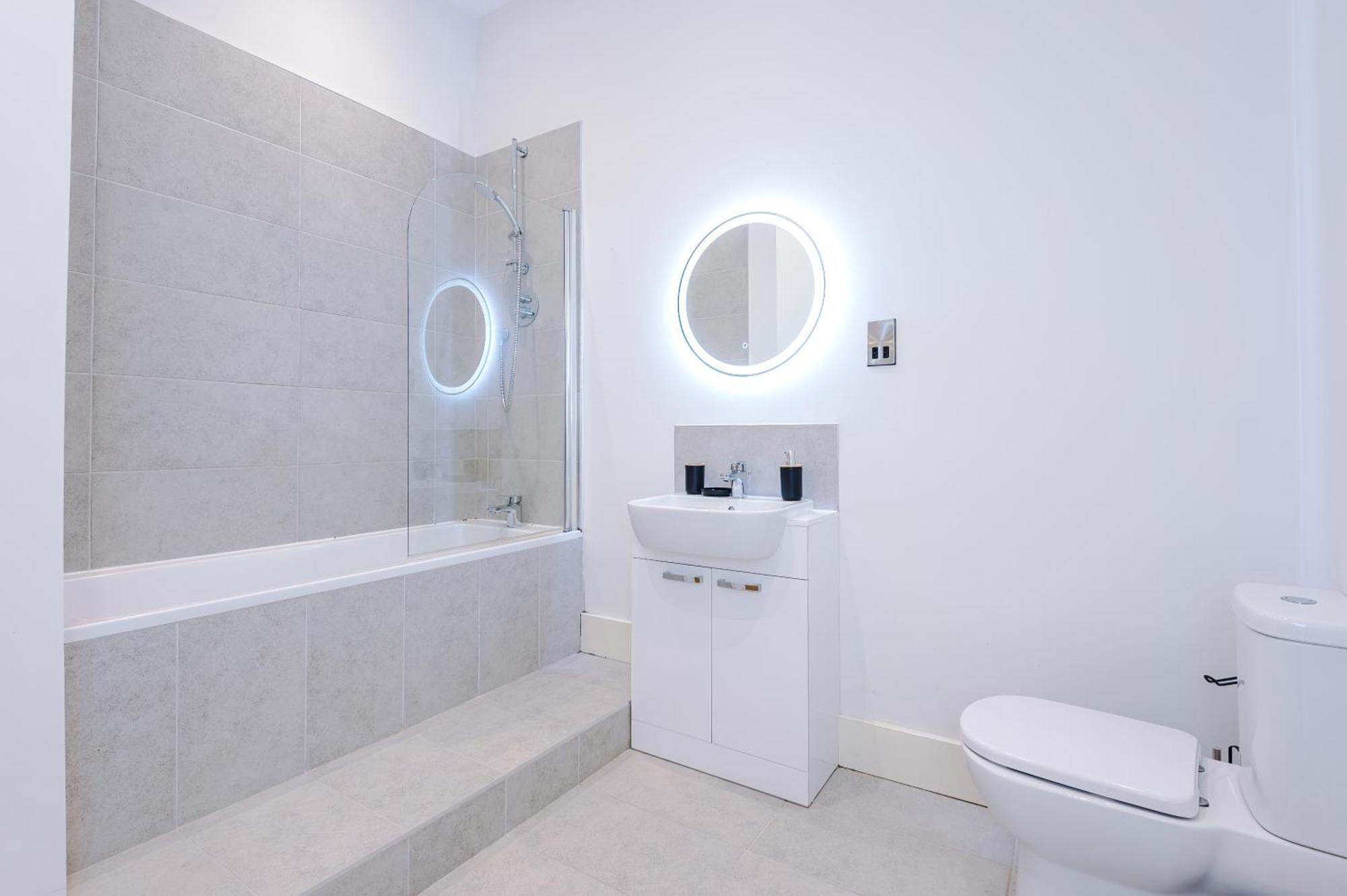 Charming 2 Bed In - Sleeps 6 Apartment *