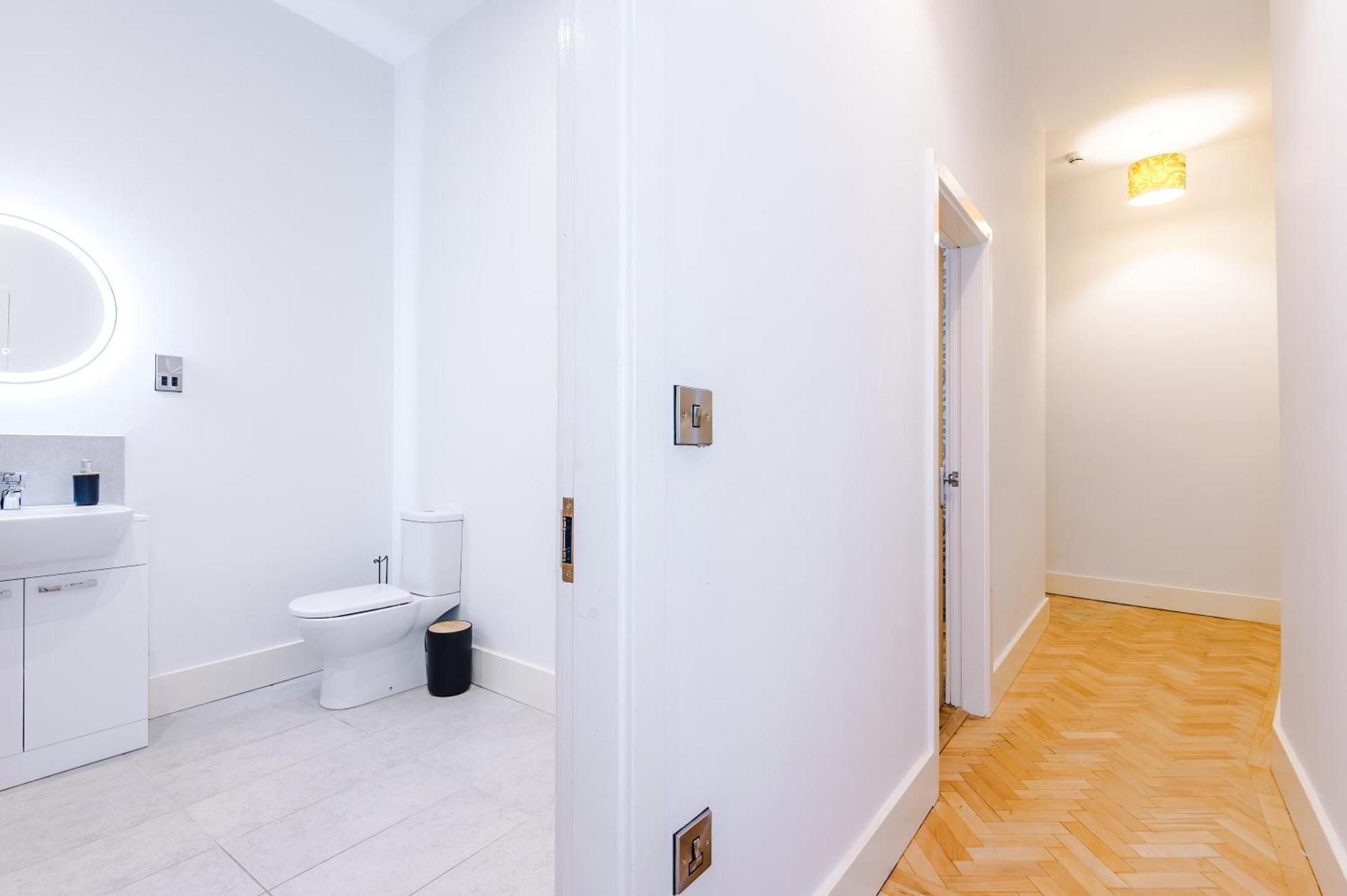 Charming 2 Bed In - Sleeps 6 Apartment