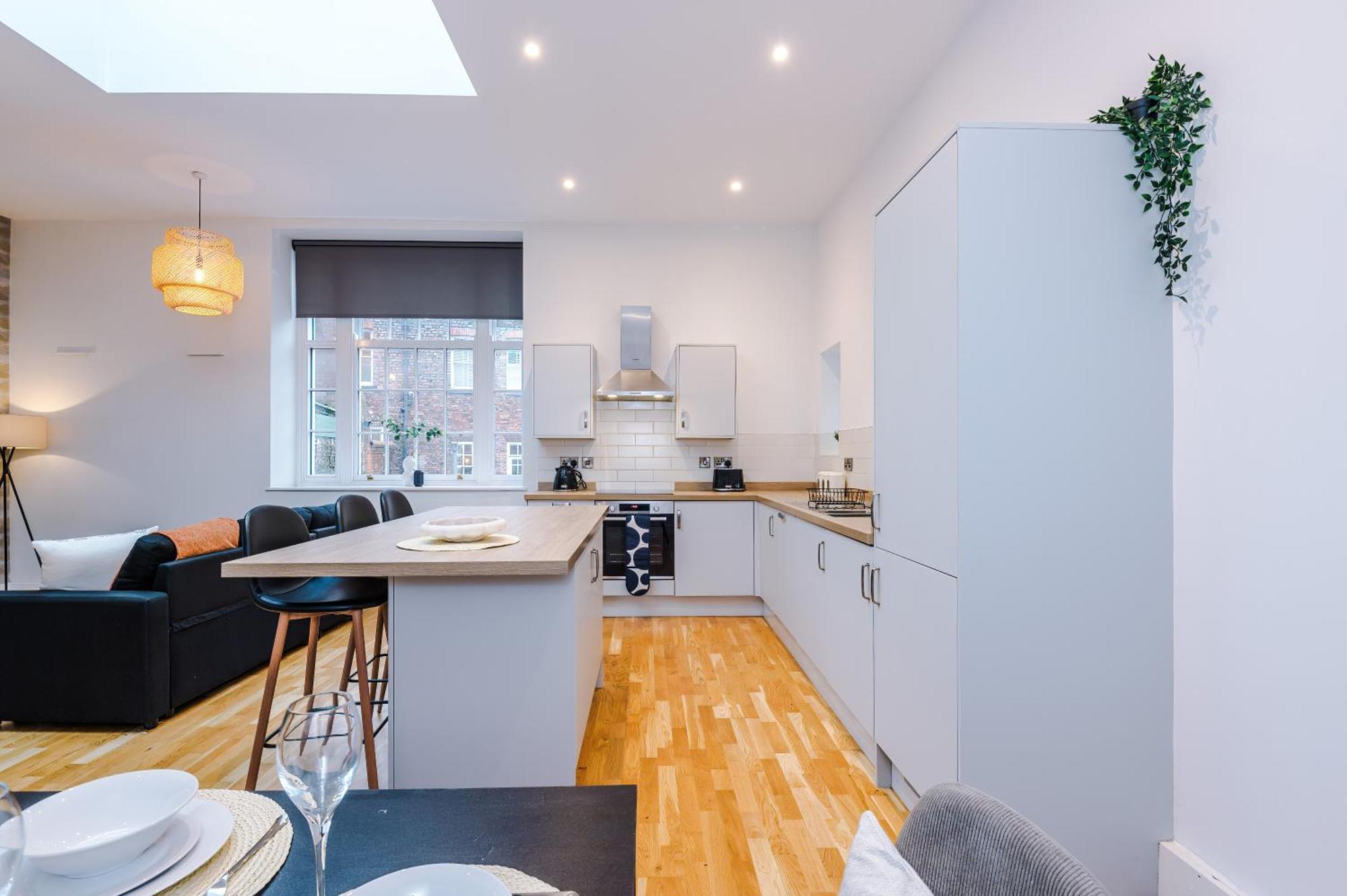 Charming 2 Bed In - Sleeps 6 Apartment *