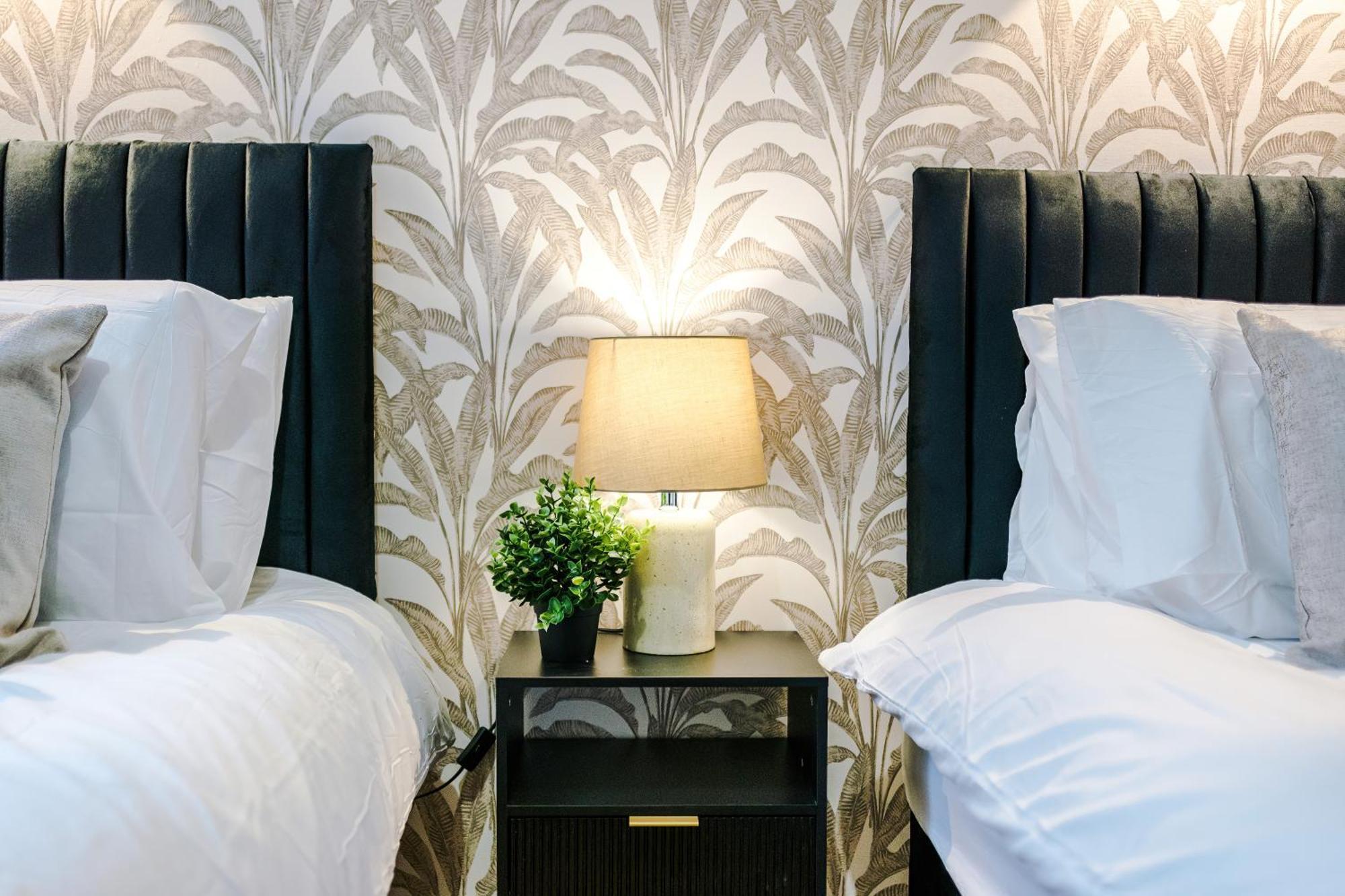 Charming 2 Bed In - Sleeps 6 Apartment