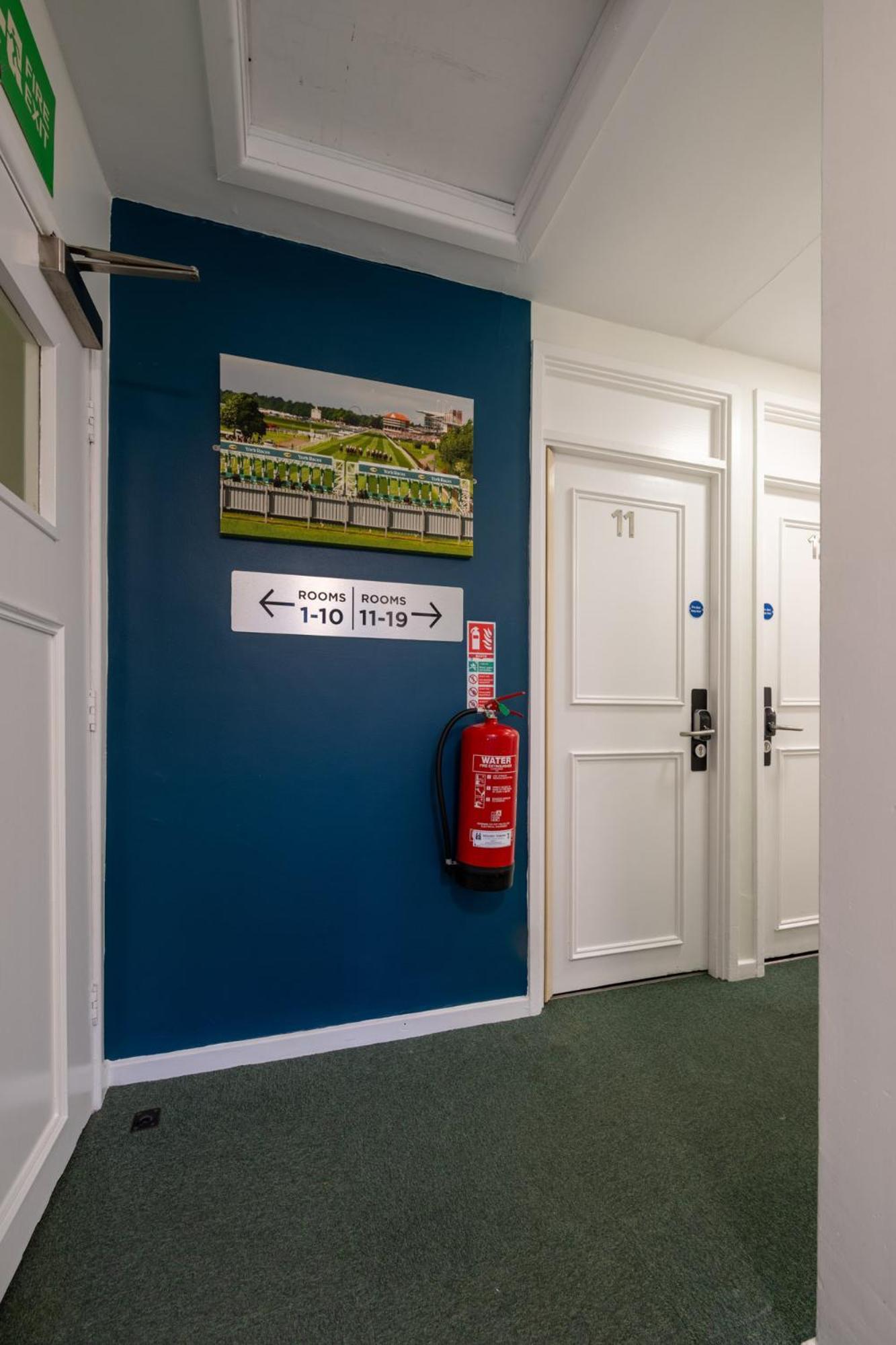 Stableside At Racecourse Hotel