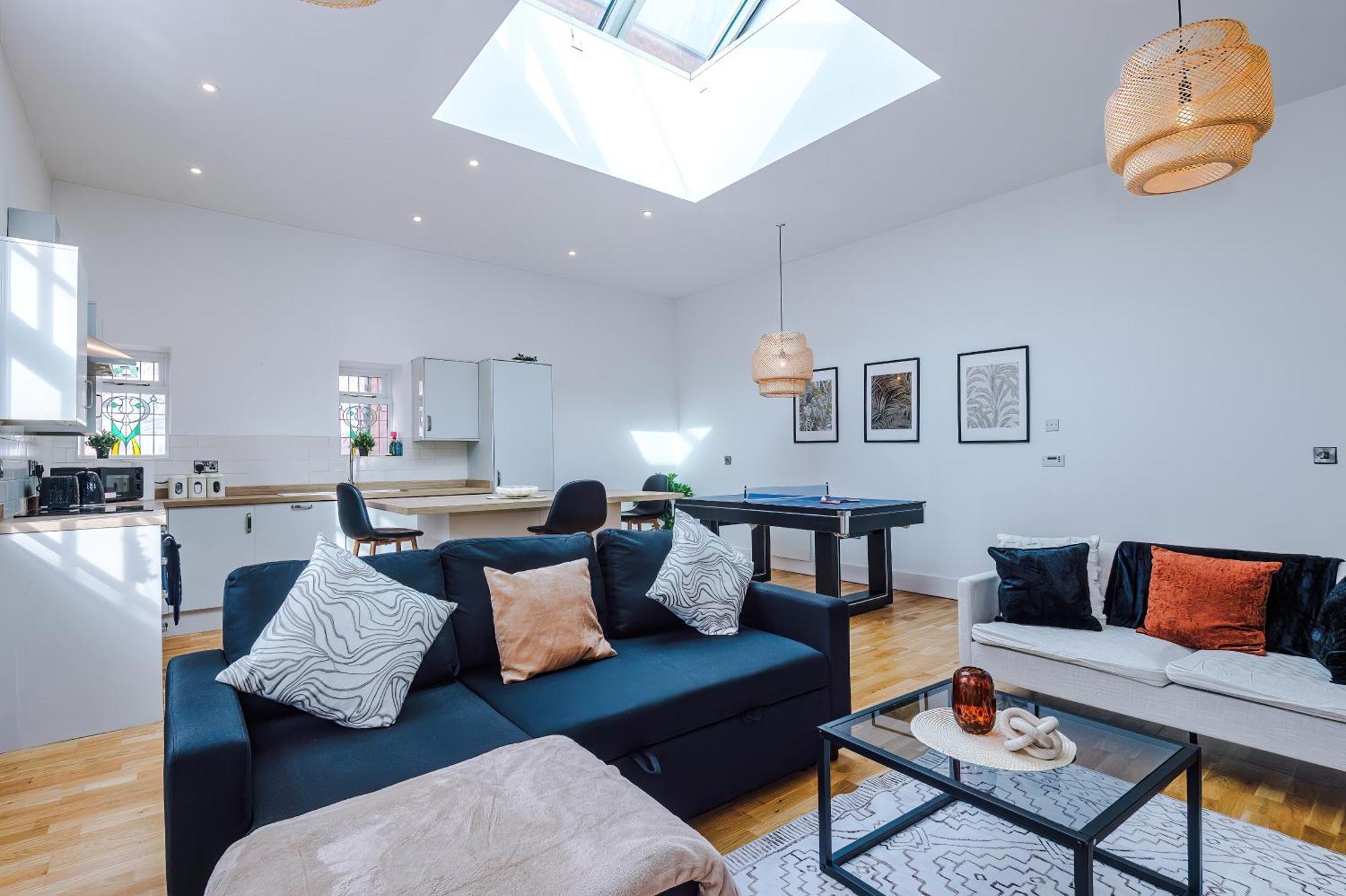Charming 2 Bed In - Sleeps 6 Apartment *