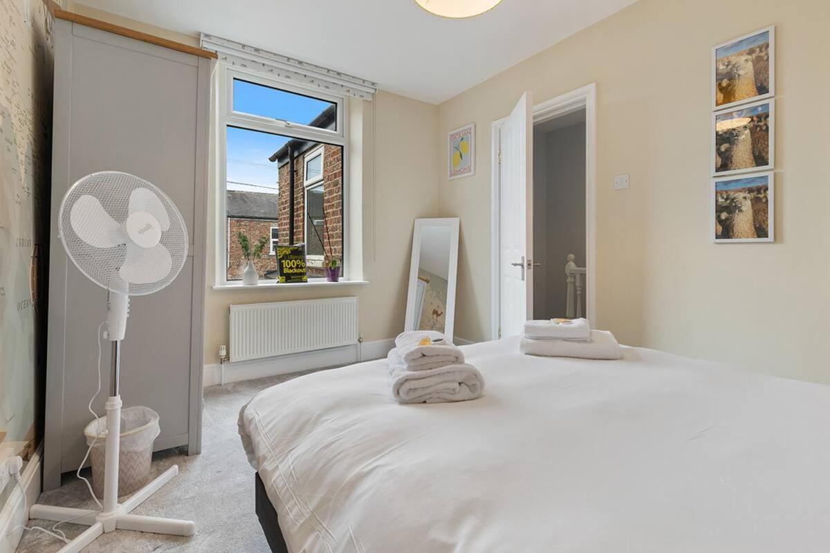 Stunning Terraced House Next To Racecourse Holiday home *