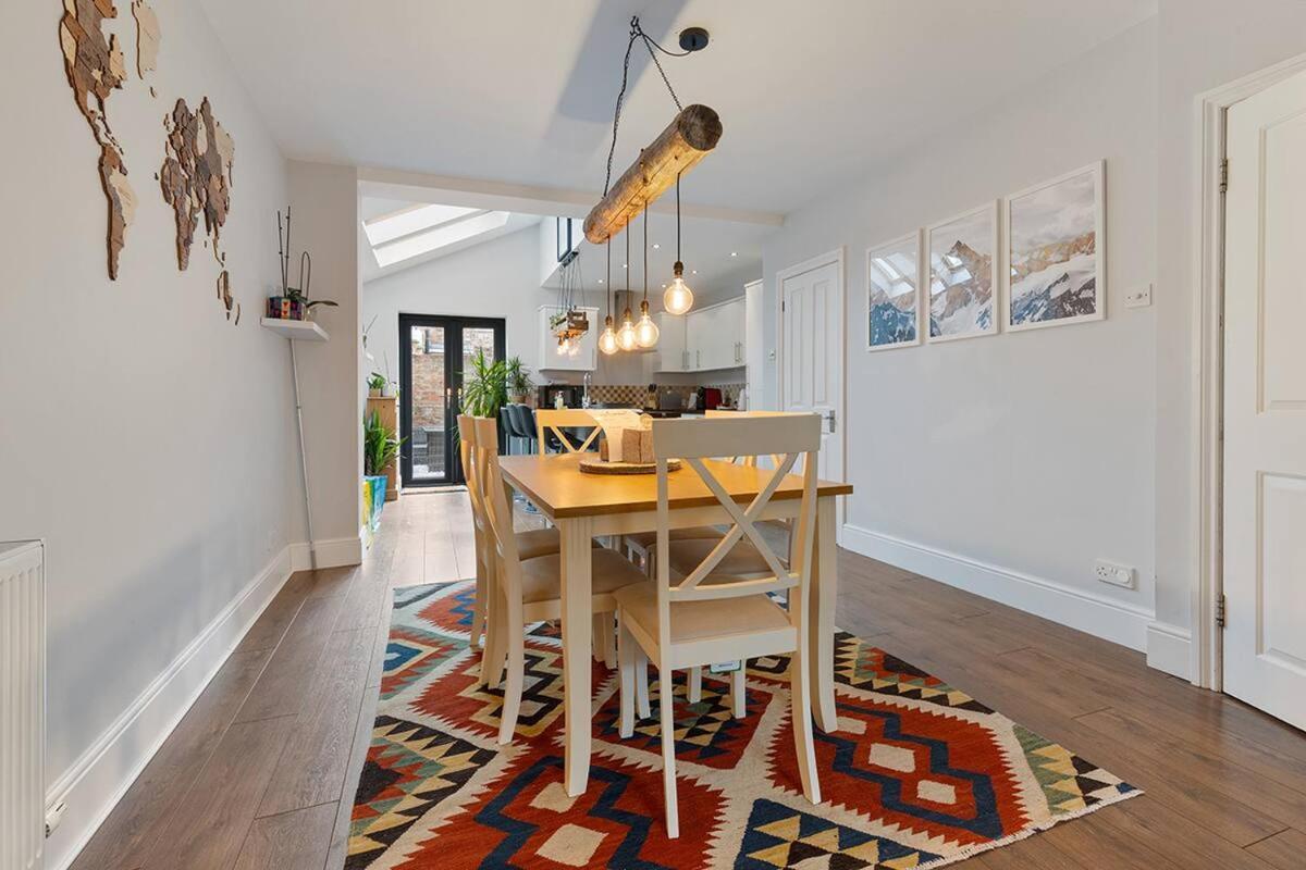 Stunning Terraced House Next To Racecourse Holiday home
