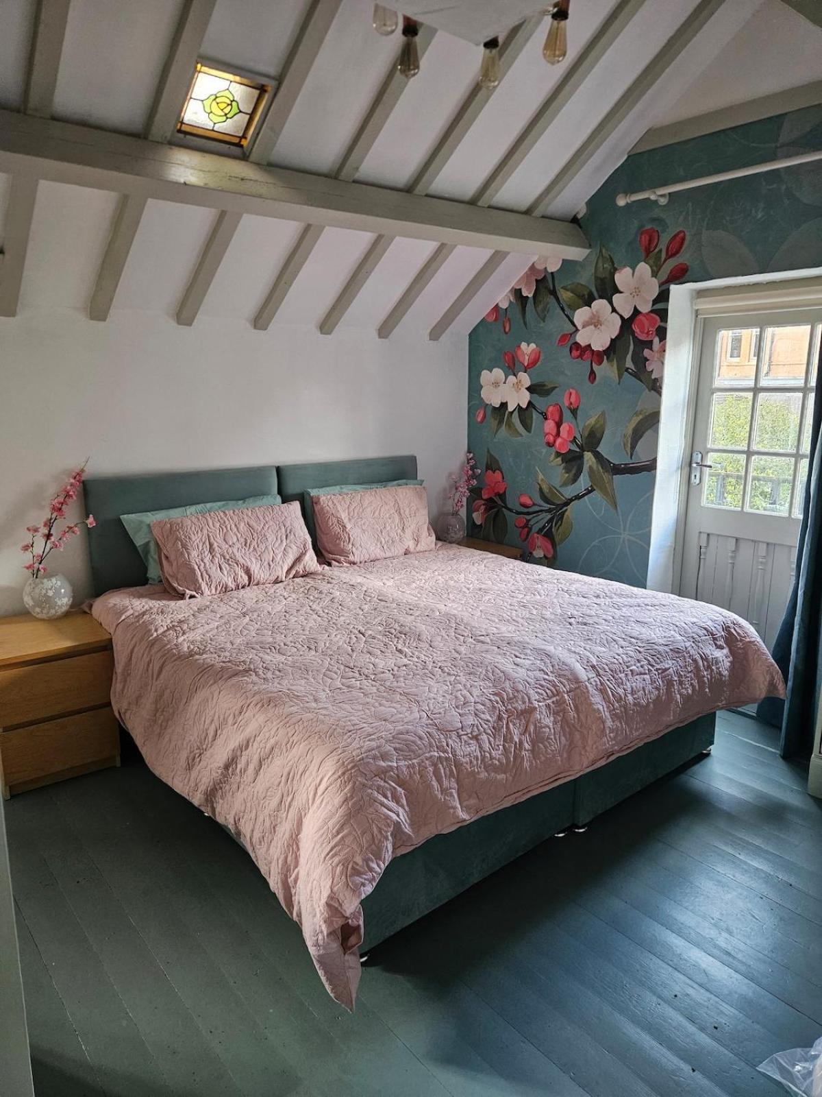 The Coach House, Apartment *
