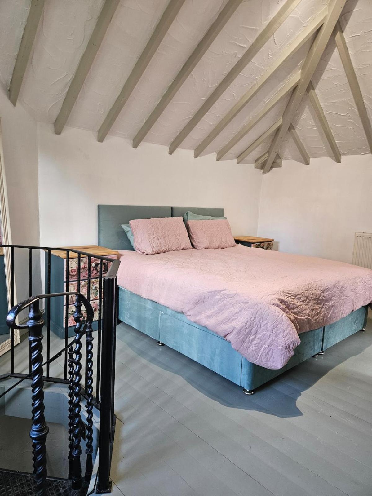 The Coach House, Apartment York
