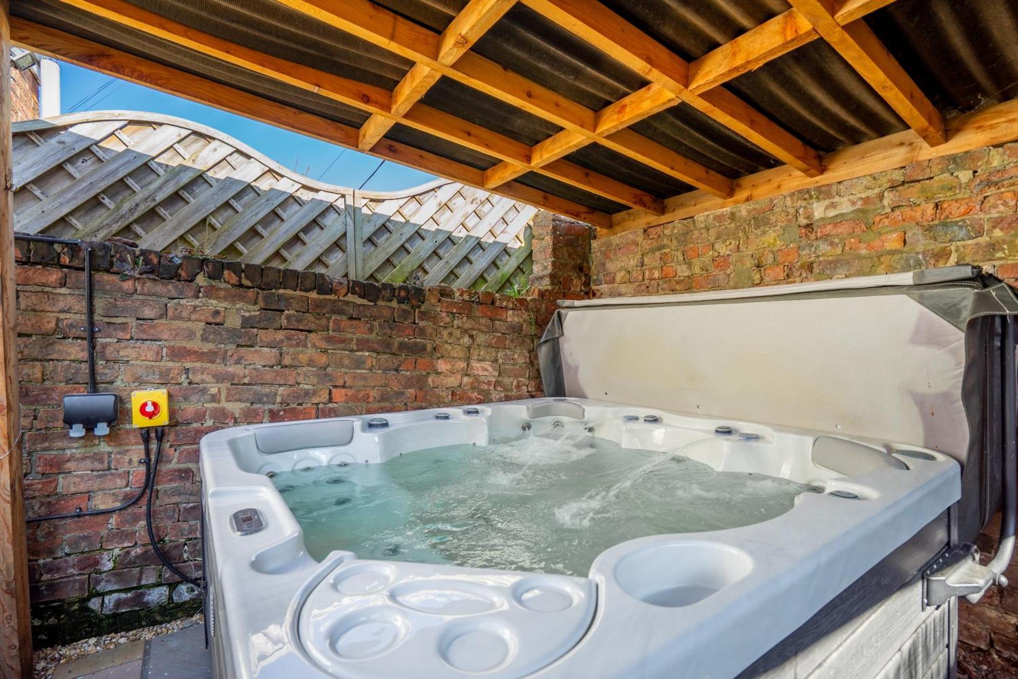 Holiday home Little Domus - With Hot Tub York