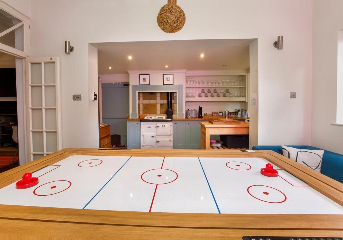 Hot Tub - Pool Table, *