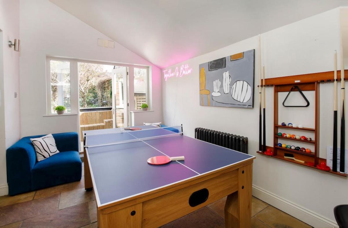 Hot Tub - Pool Table,