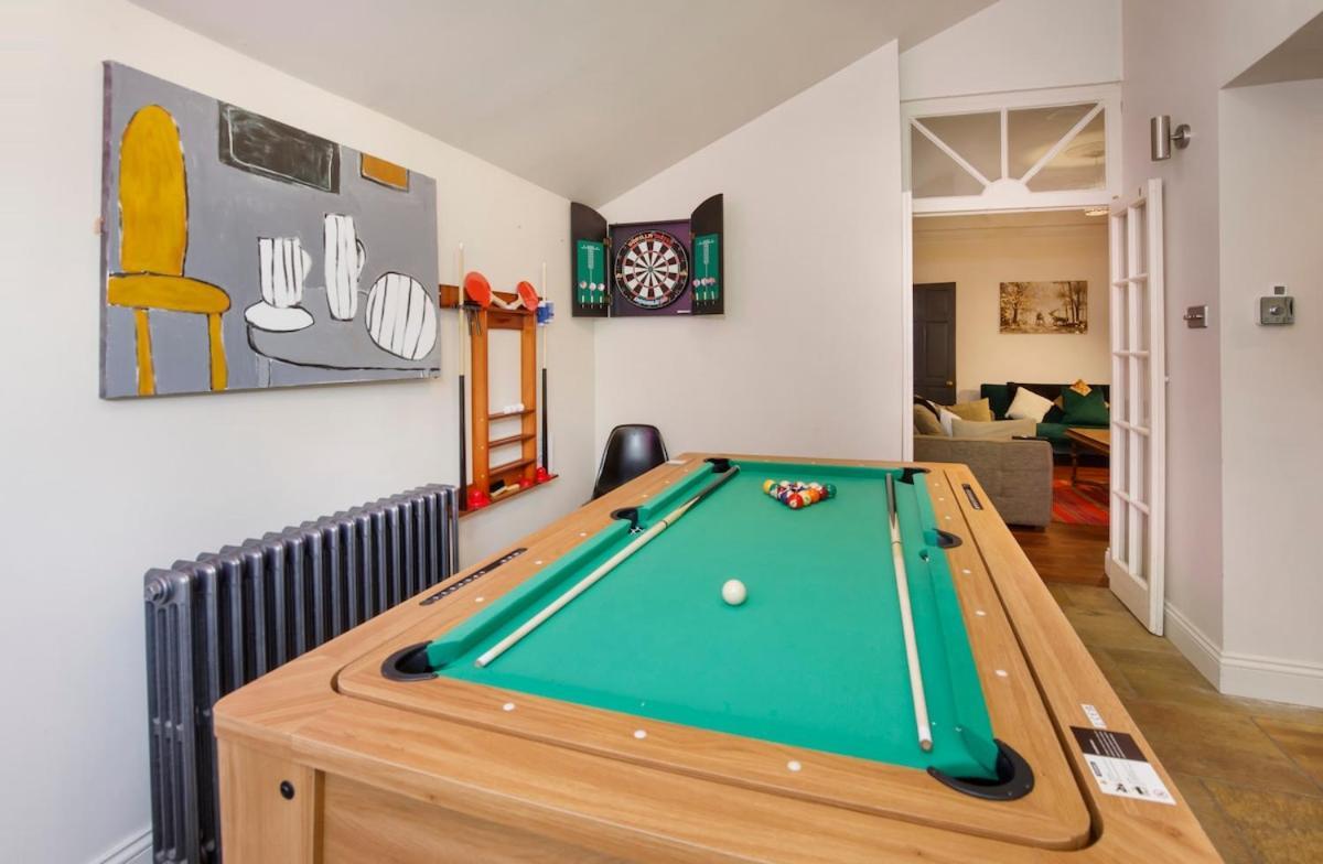 Hot Tub - Pool Table, *