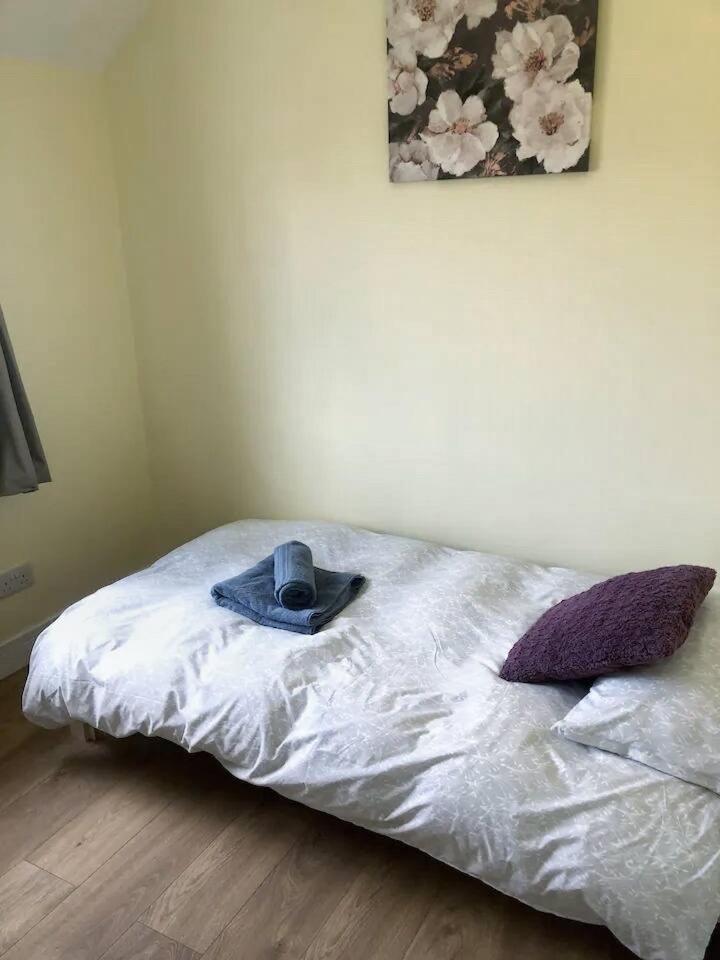 Flaxman Avenue - Lovely 4 Bed Home, 5 Mins Drive To Centre, Free Superfast Wi-fi, Free On-street Parking Holiday home York
