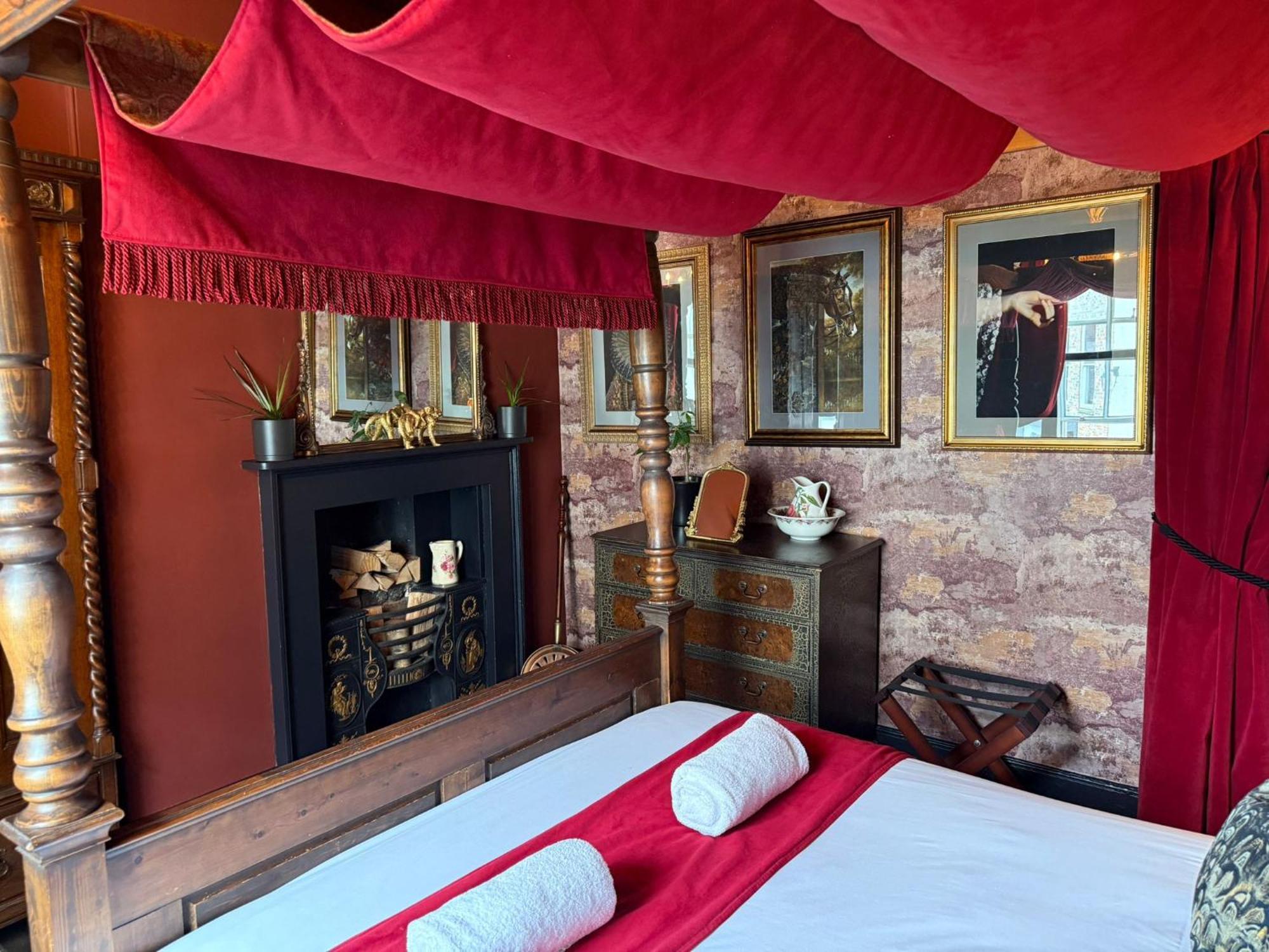 Golden Fleece Hotel