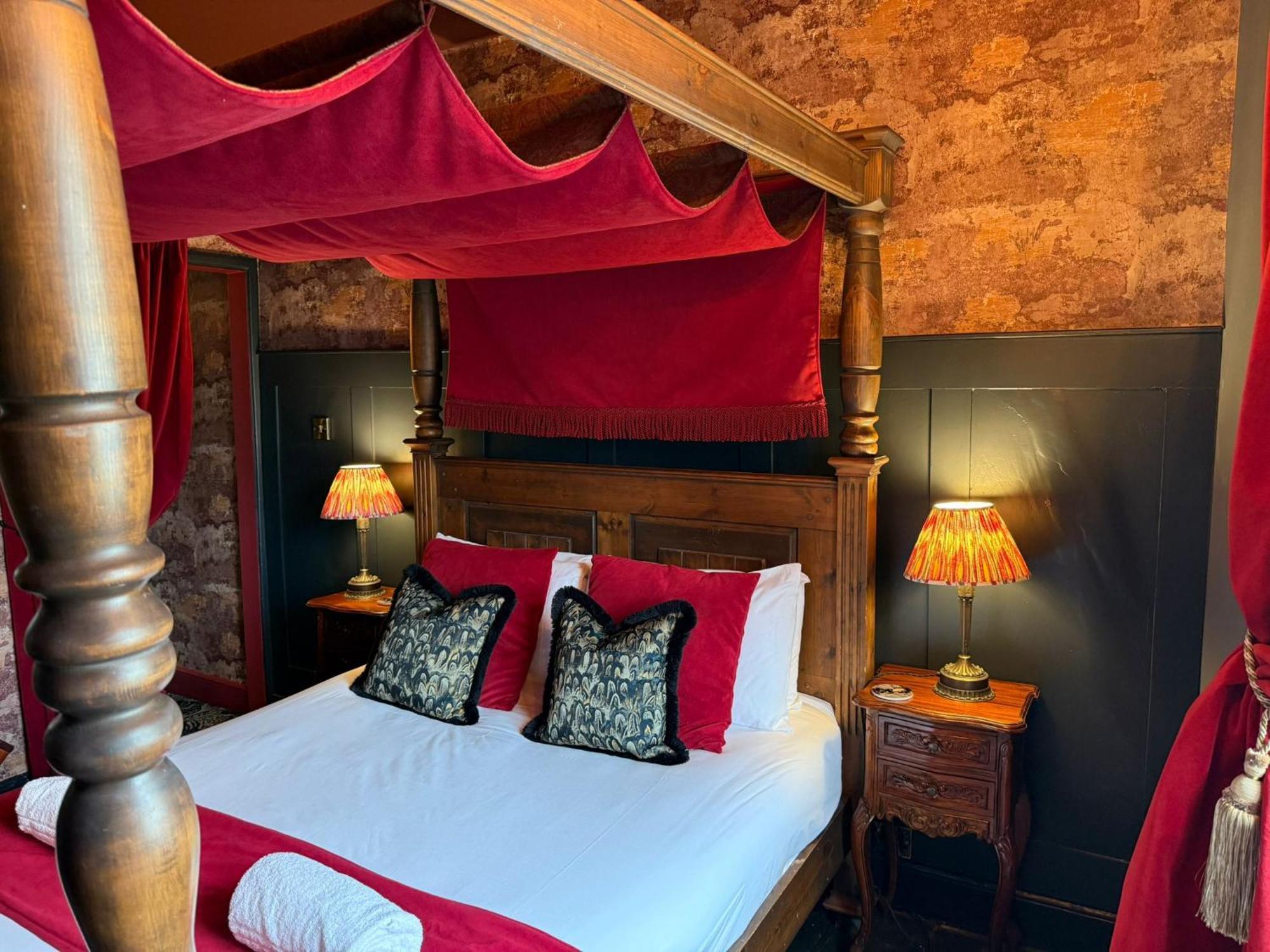 Hotel Golden Fleece 3*