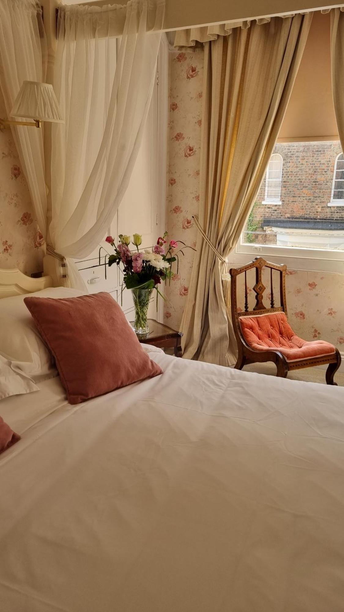 23 St Mary's Bed & Breakfast 4*