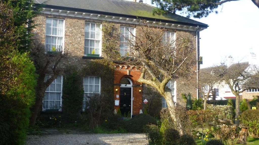 Holly Guest house