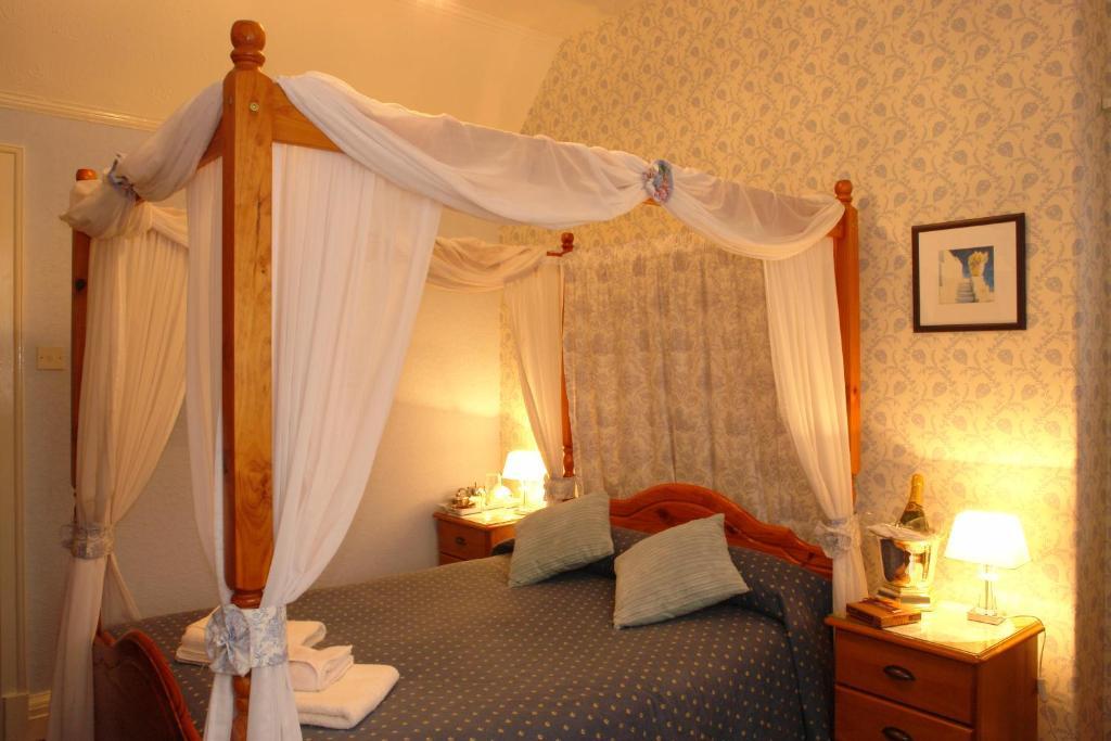 Midway Guest house