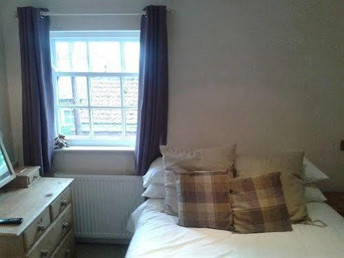 The Chequers Guest house 3*