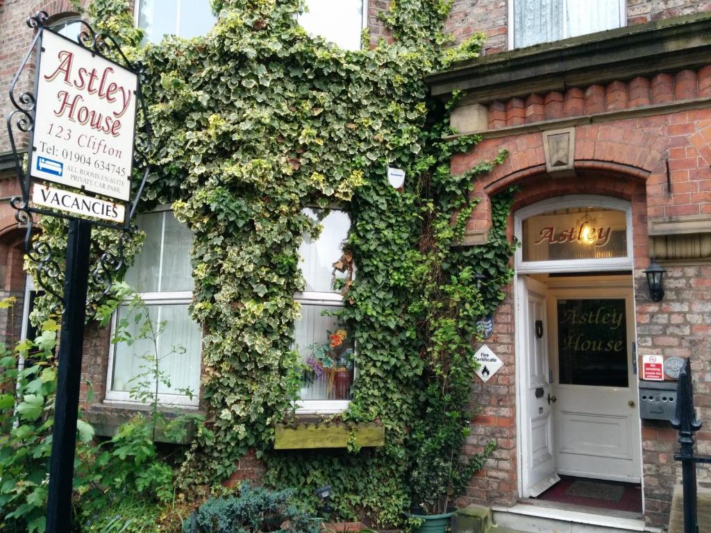 Hostel Astley House