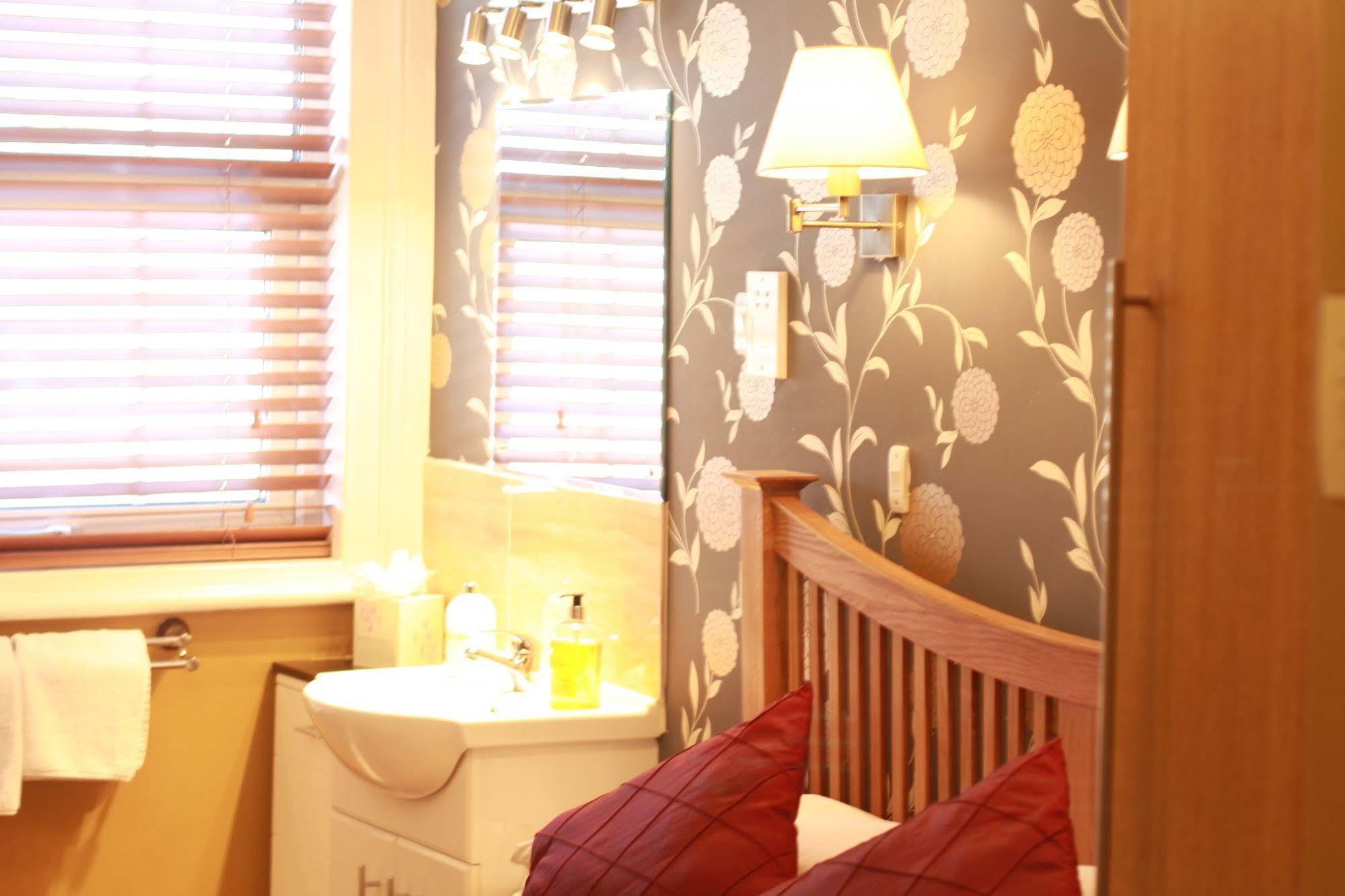 Brentwood Guest house 4*