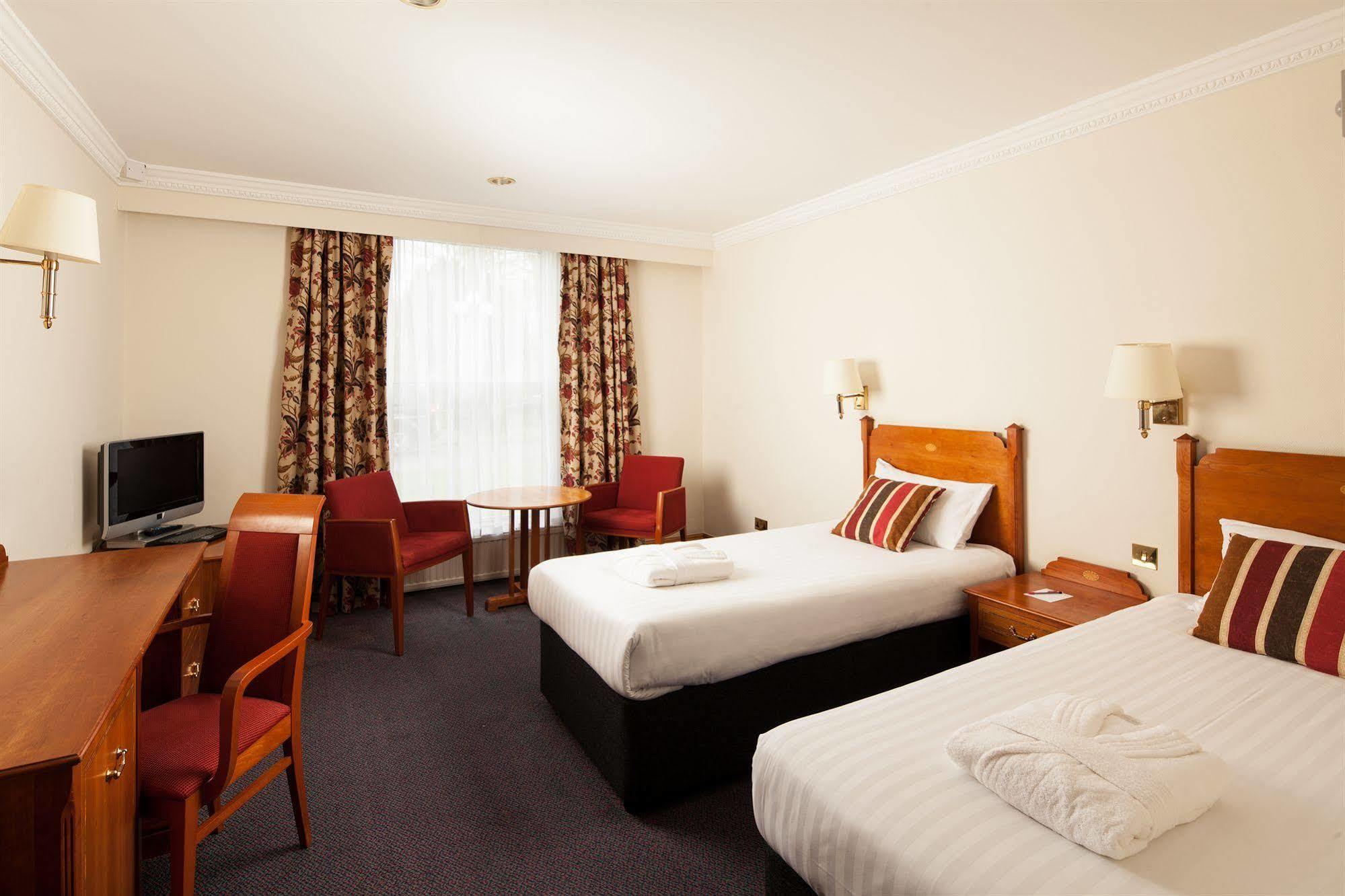 Mercure Fairfield Manor Hotel 4*