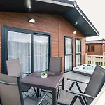 Woodpecker Lodge With Hot Tub