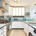 Pass The Keys Spacious Townhouse With 900 Mbps Wifi And Parking