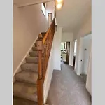 Quiet 3 Bed House With Gardens & Games Room