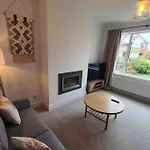 Quiet 3 Bed House With Gardens & Games Room