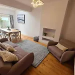 Quiet 3 Bed House With Gardens & Games Room
