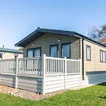 Audley Lodge With Hot Tub