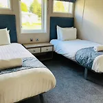 Bridgewater Lodge With Hot Tub
