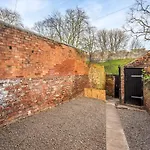 Bright, Beautiful Flat With Garden - Pass The Keys