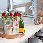 City Centre Apartment - Within York Bar Walls