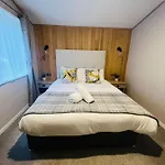 Copse View Lodge With Hot Tub