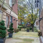 11 Merchants Place