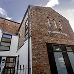 City Apartments - Reubens Court