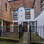 City Apartments - Reubens Court