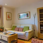 Almanna, Central York, Only 6 Minutes Walk To York Minster