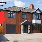 2 X Double Rooms - 2 X Free Off Street Parking Spaces