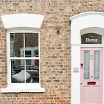 Stylish Retreat Inside City Walls