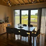 4Bed Lodge Sleeps8-Pet Friendly-Hot Tub-Log Burner