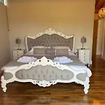 4Bed Lodge Sleeps8-Pet Friendly-Hot Tub-Log Burner
