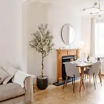 Stylish & Comfortable Modern Getaway